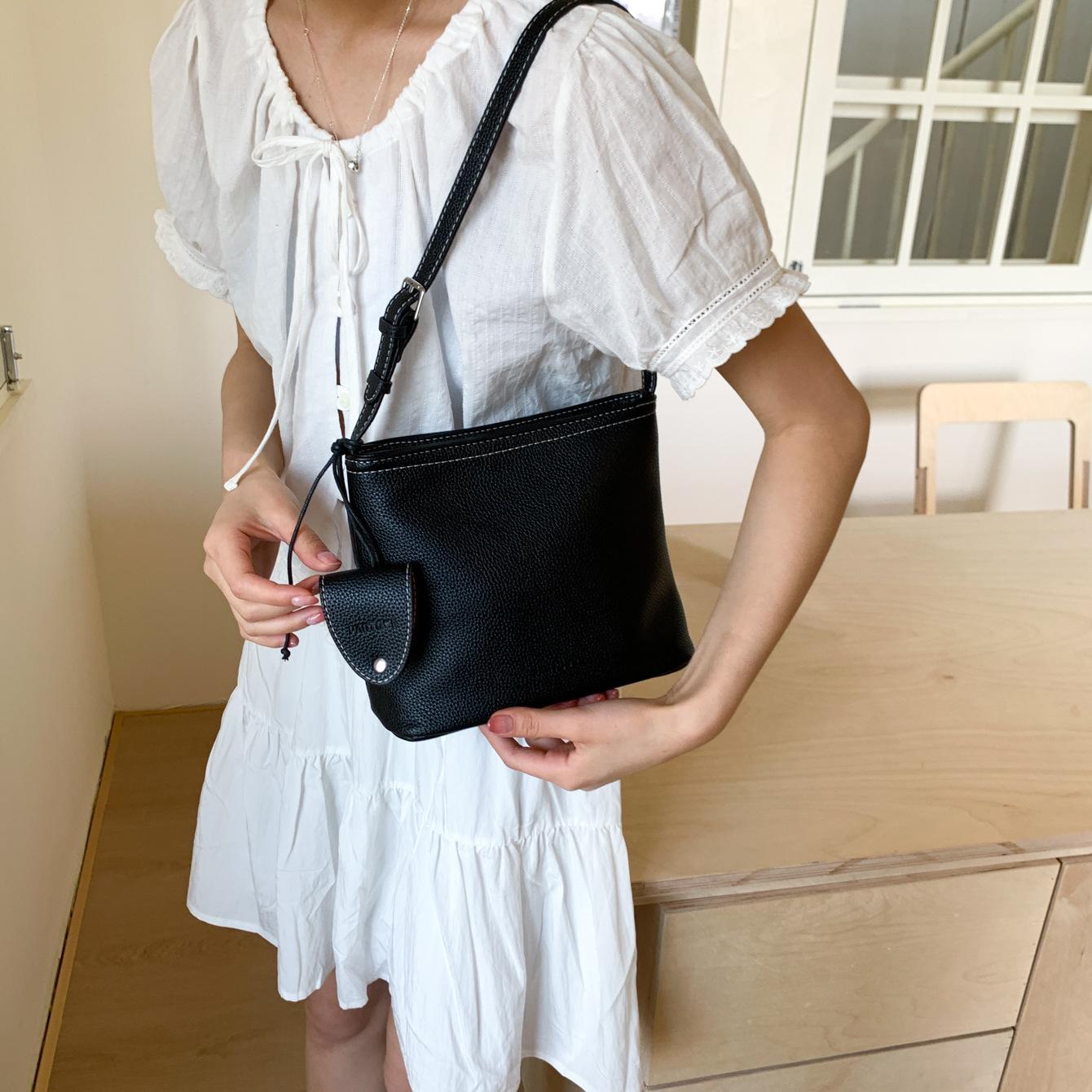 

Retro fashion niche design versatile high sense messenger bag women s summer 2025 new versatile bucket bag чёрный