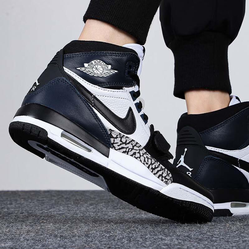 Baskets Air Jordan Legacy 312 BG Bleu Nuit Enfant Bleu Noir Blanc DO7442-401