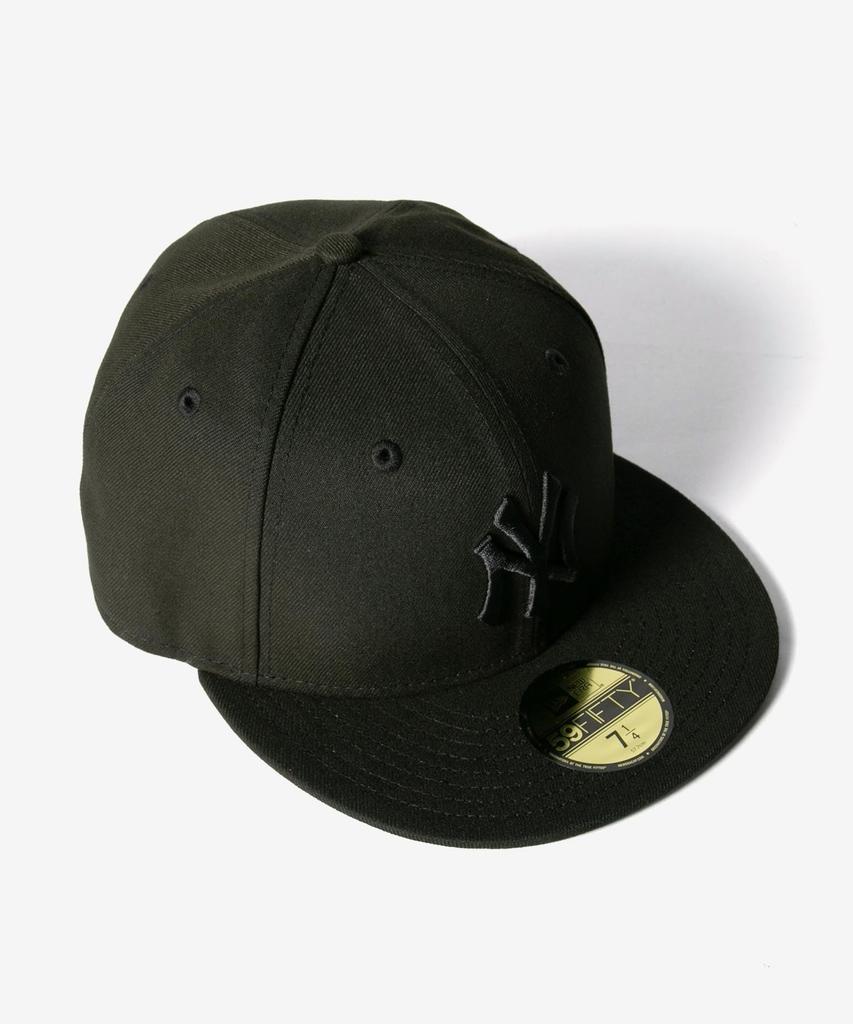 New Era 59FIFTY New York Yankees Black Black Size 7 & Cap, 5/8" [Used]