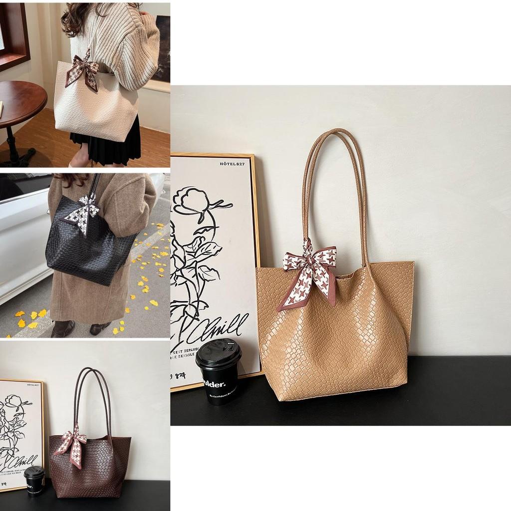 Classy Everyday Tote Bag For Women In Fashionable Colors Designed For Commuting And Casual Use