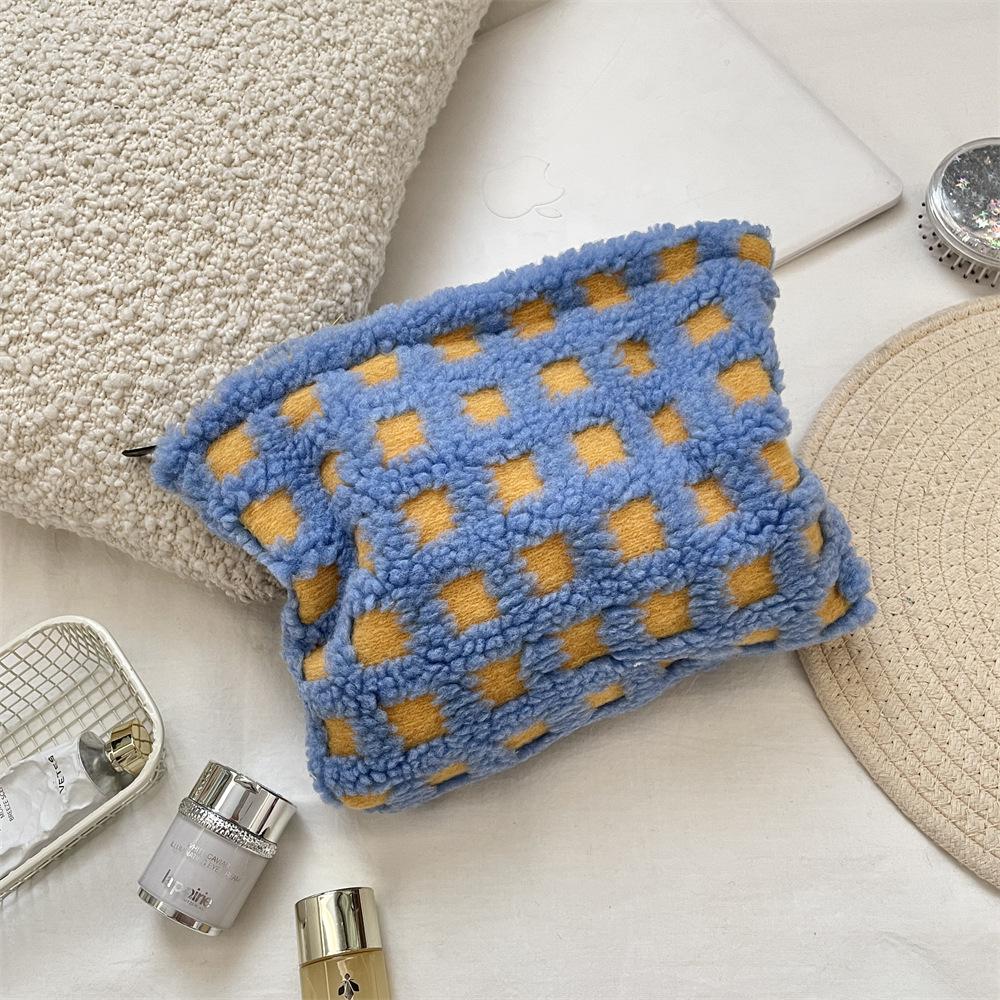 

Plush Plaid Makeup Bag for Women Cosmetics Organizer Travel Cosmetic Organizer Pouch Travel Wash Bag Travel Packing Cube синий