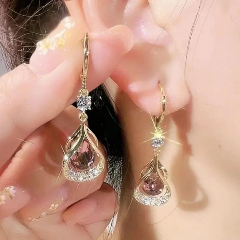 

The Teardrop Ear Pendant Is A New Fashion and Versatile Ear Accessory for Women in 2026, Featuring A Simple and Elegant Style
