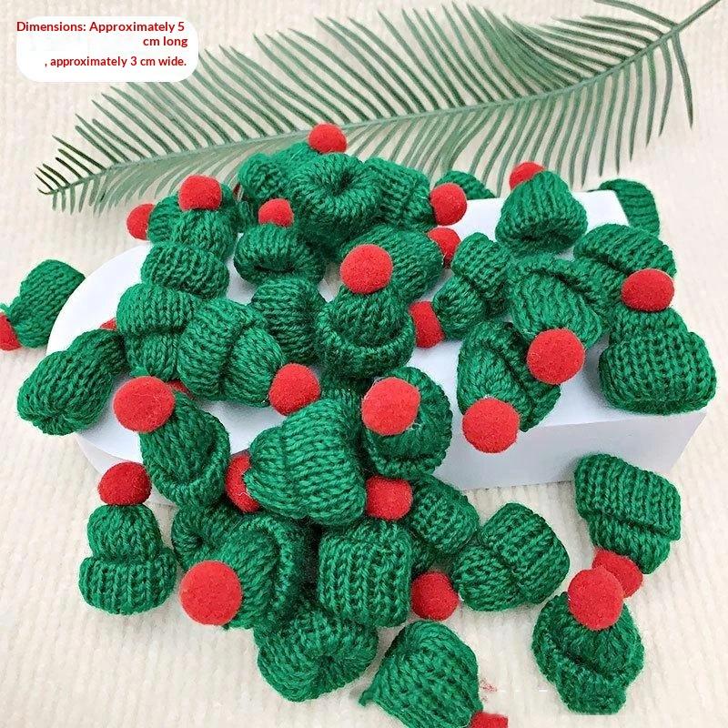Mini pletené vánoční čepice Santy s měkkými bambulkami v různých barvách pro DIY panenky, vánoční večírky a dekorace