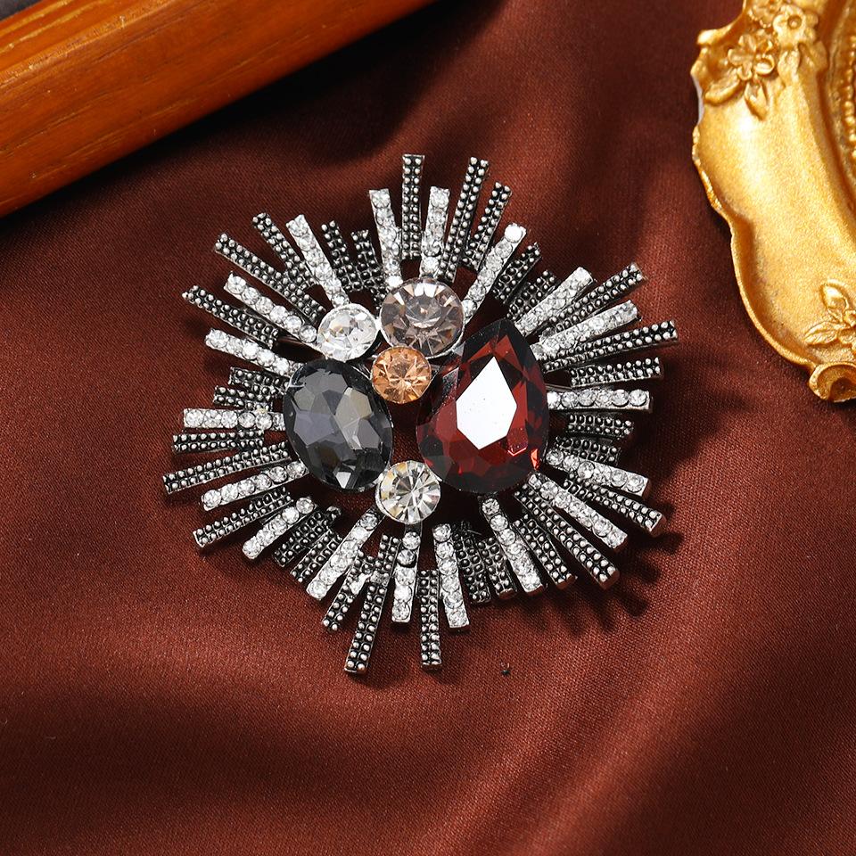 SKEDS Elegant Women Men Fashion Full Crystal Butterfly Flower Brooches Badges Shiny Boutique Decoration Rhinestone Pins Jewelry