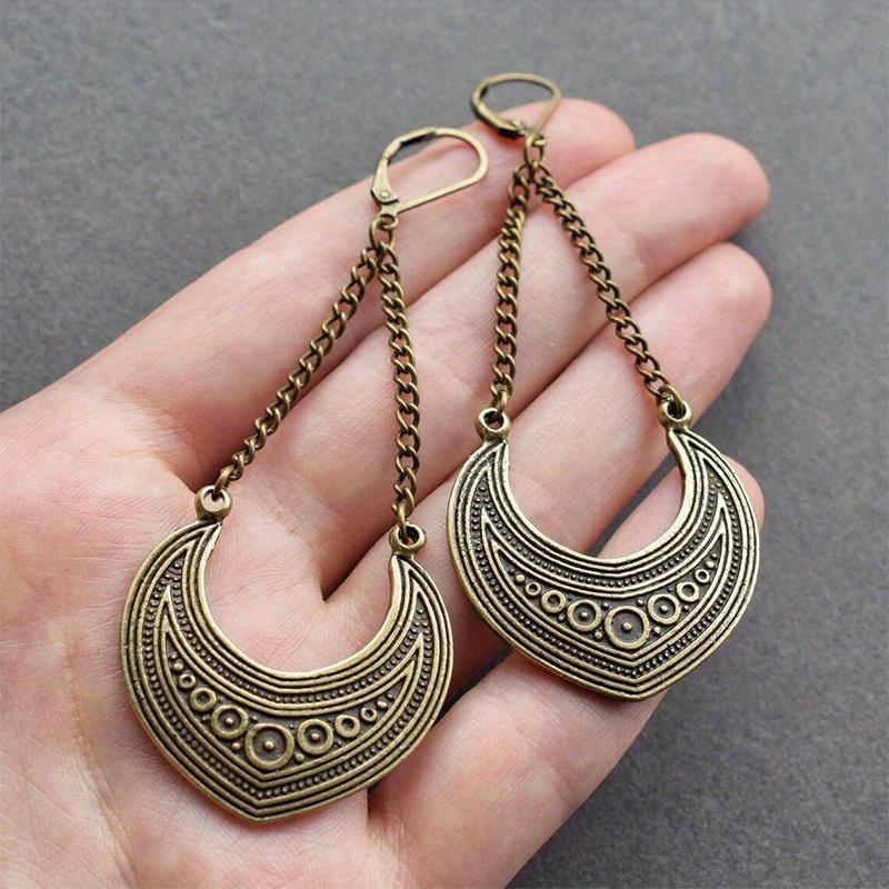 Creative Vintage Ethnic Hand Carved Curved Bag Shape Antique Gold Colour Earrings Women'S Personalised Hip Hop Party Jewellery