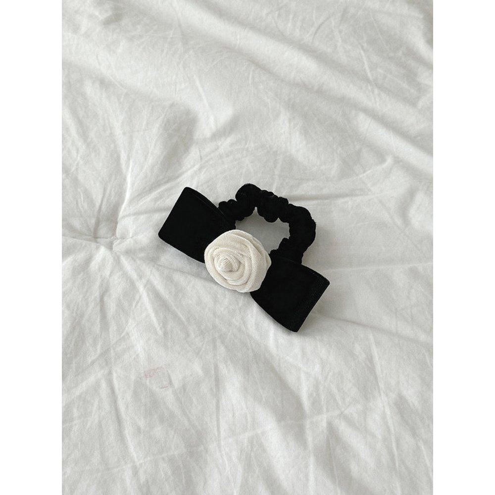 Rose Velvet Ribbon Scrunchie [Black]