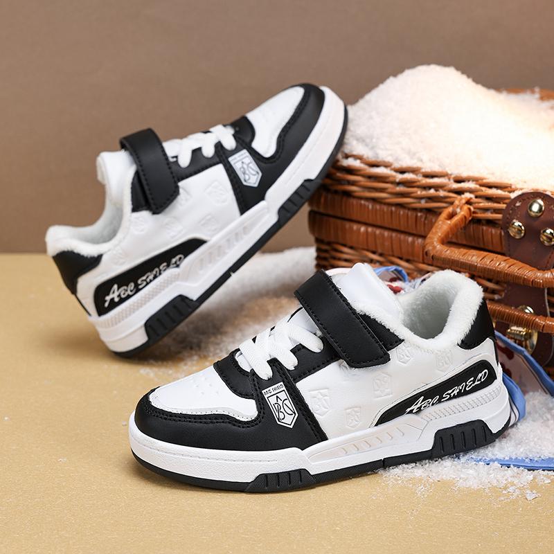 New outdoor shoes, children's running shoes, children's casual walking shoes, winter velvet low top board shoes