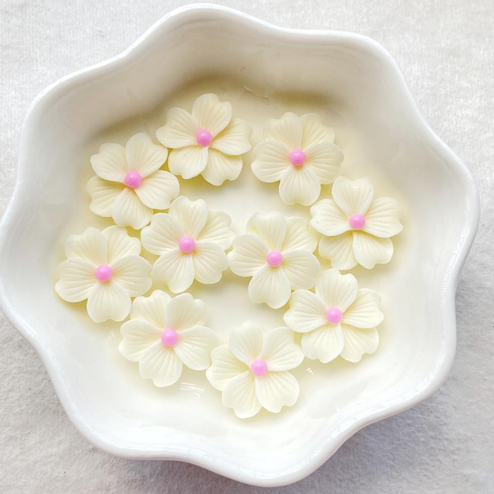 50 Stück Niedliche Mini Bunte Blumen Nail Art Harz Designer Anhänger DIY Bastelartikel für Nägel 3D Dekorationen Schmuck