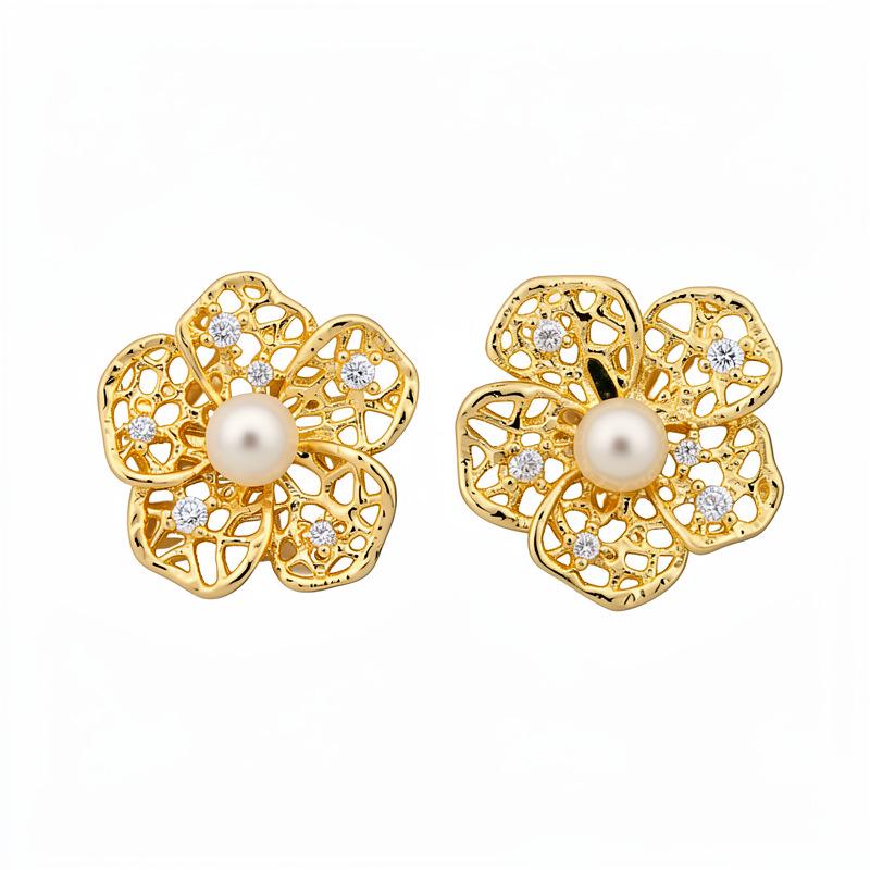 18K Gold-Plated Zircon Flower Pearl Ear Cuff - Elegant and Stylish Light Luxury Earrings
