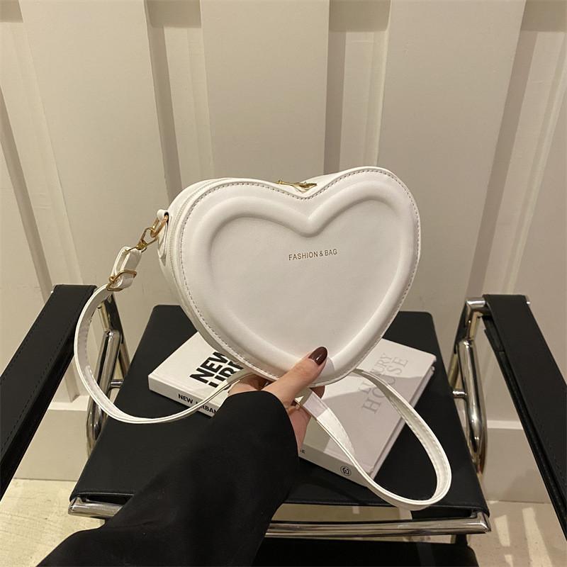 Trendy Pu Leather Heart Bag For Girls In Soft Colors Ideal For Everyday Fashion