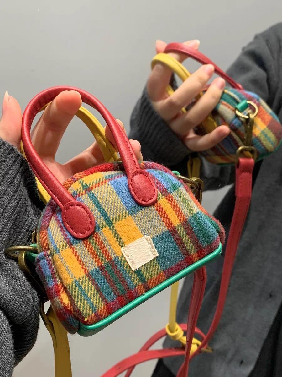 

Рождественская клетчатая сумочка 2024 Xiaohongshu с милой мини-сумкой для наушников, сменной сумкой для помады