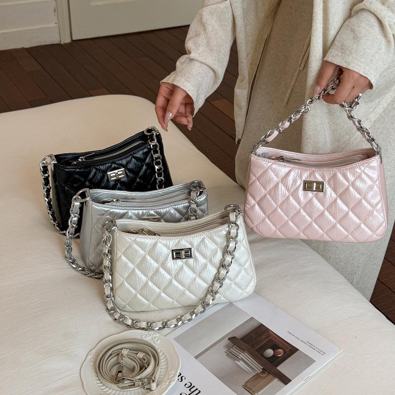Vintage and Niche Commuter Women's Bag, Fashionable and Trendy Chain Strap Crossbody Bag