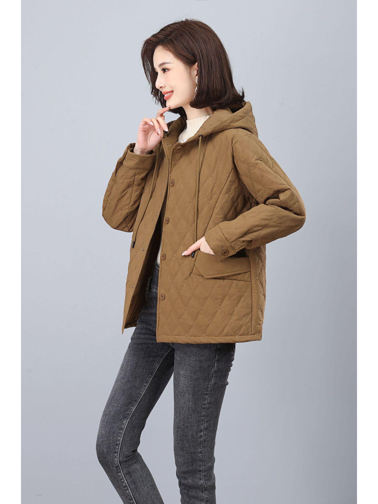 

Женское хлопковое пальто с капюшоном большого размера - Зима 2024, короткий стиль для женщин среднего и пожилого возраста L - Recommended 60-67.5 kg кофейный