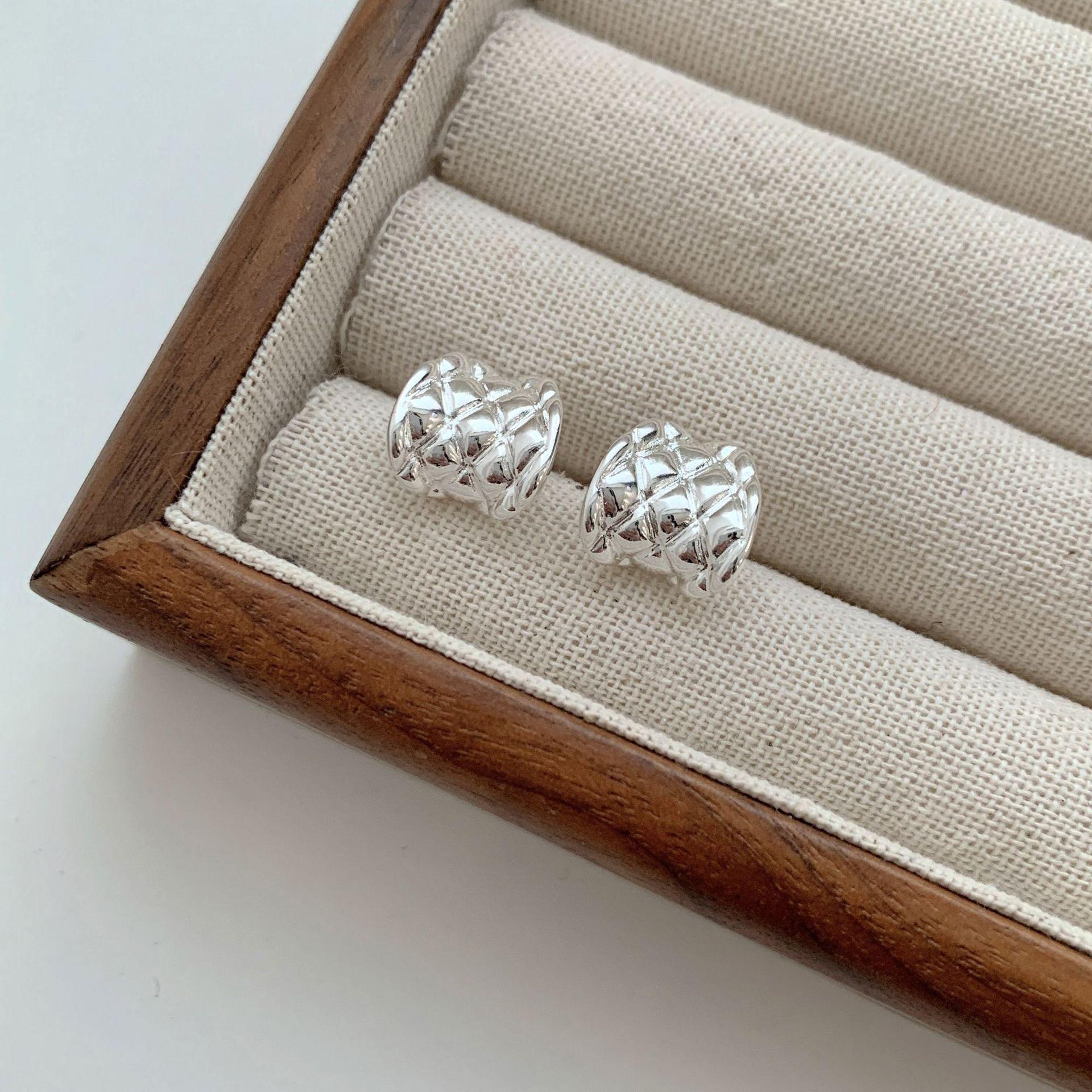 

Шикарные клетчатые серьги-гвоздики в форме буквы С для женщин - Модные, Сочетающиеся, Уникальные украшения для ушей