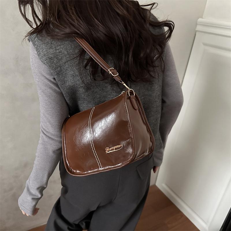 High-end temperament fashionable women's bags, the new trend texture of the season, middle-aged mother shoulder messenger bag