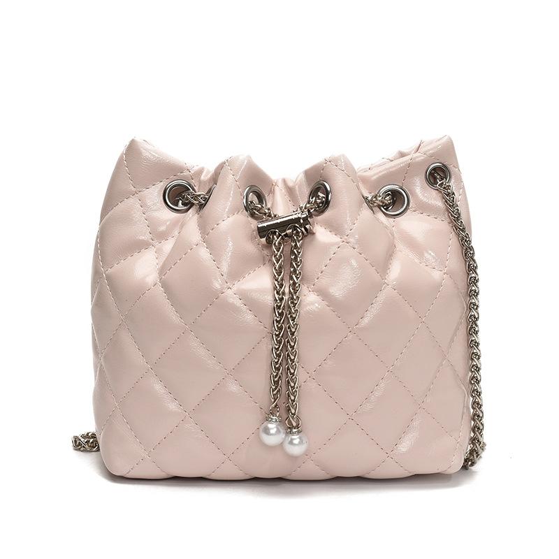 Beliebte Großhandelsnische Freizeit Rautenmuster tragbare plissierte Eimertasche Koreanische Mode vielseitige leichte Luxus Ketten Umhängetasche