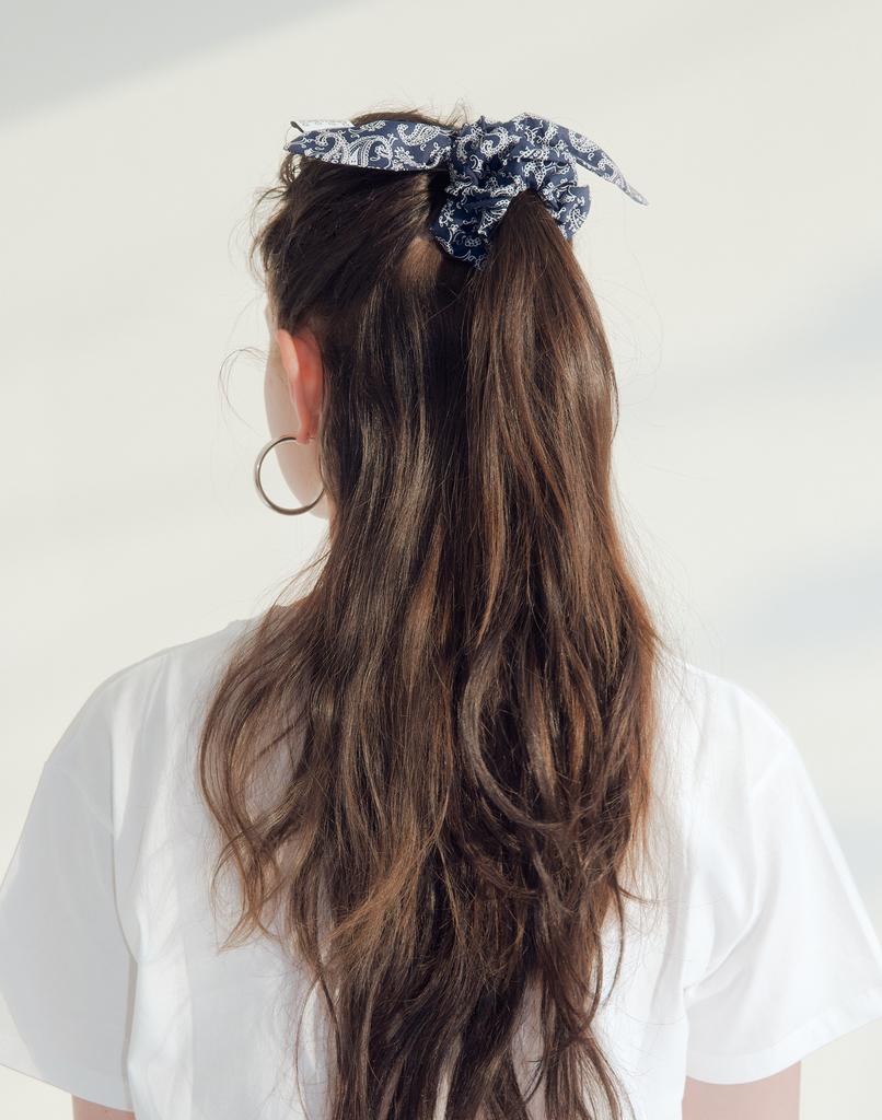 Something Good Tie Bow Scrunchy_Paisley_Navy