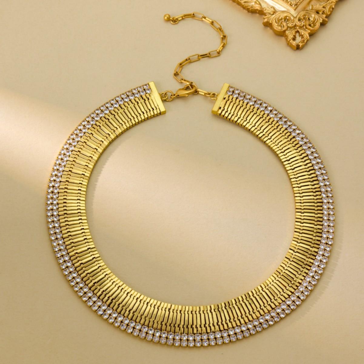Vintage Light Luxury Temperament Collarbone Chain Gold Wide Version Zircon Elegant Necklace