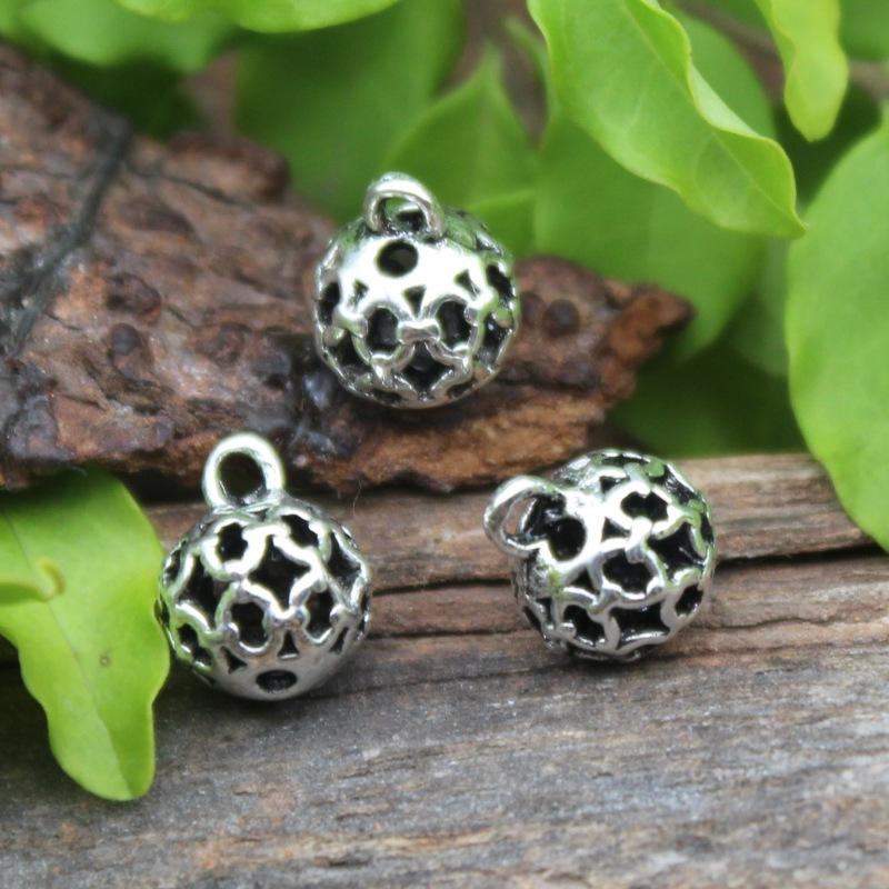 WTEMPO Small Decor Bells Jewelry Wind Chime Handicrafts Making Accessories Festival Christmas Tree Decorative Bells, No Sound Only Good for Ornament