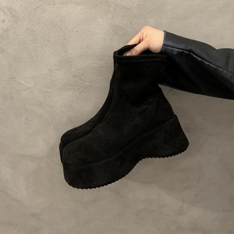 Skinny small short boots women's 2025 new autumn and winter Korean version thick-soled small Martin boots niche design fashion boots