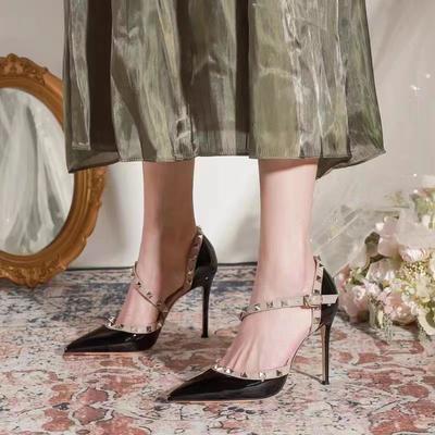 Sexy High Heels Women's New Royal Sister Style Versatile Temperament Matching Skirt Patent Leather Rivets Word with Thin Heel Sandals