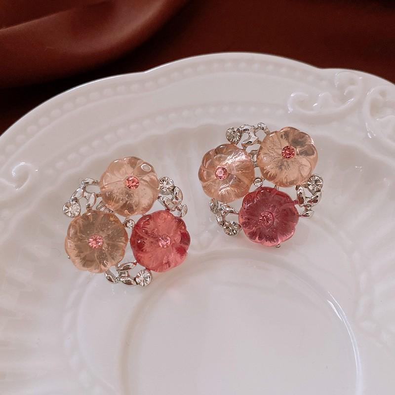 Medieval Silver Needle with Diamonds, Dripping Oil, Flower Pearl Earrings, Temperament, Court Style Stud Earrings, Light Luxury and High-end Earrings.