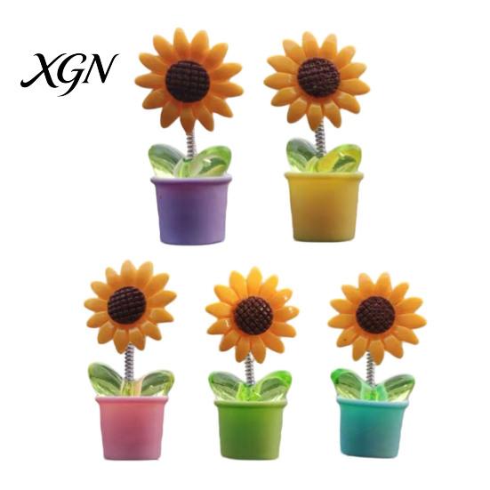 Interior Aesthetic Accessories 5Pcs Wobble Sunflower Car Dashboard Decor, Resin Spring Flower Ornament Cute Office Desk Decorations with Non