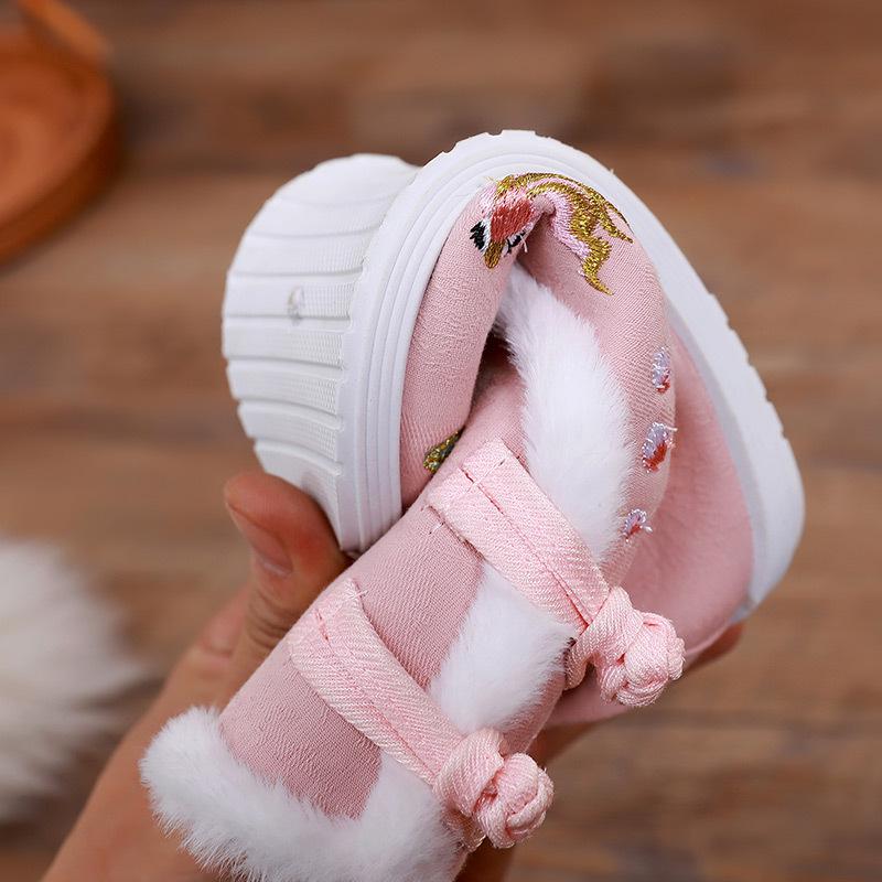 Embroidered Girls' Hanfu Winter Boots: Velvet-Lined Chinese Style New Year Shoes