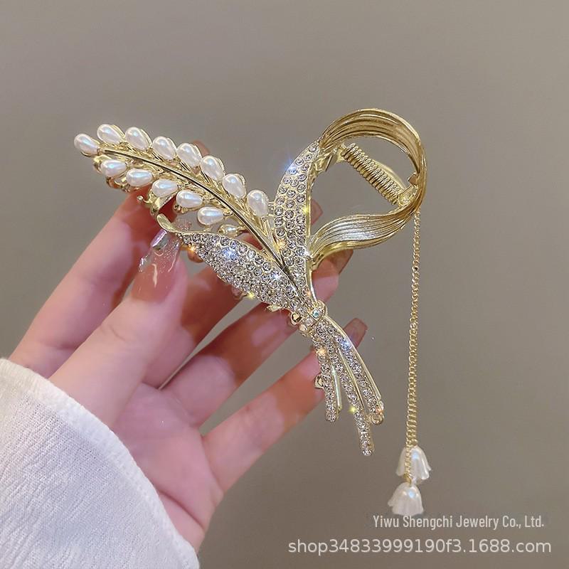 

Заколка для волос «Акула» с жемчугом и стразами «Лилия долины»