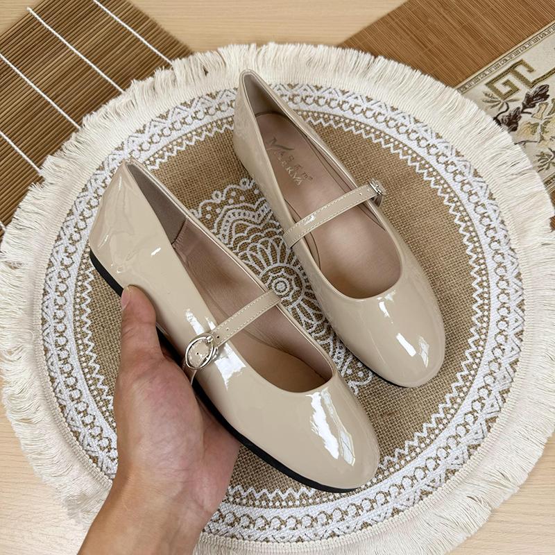 Fashion Flat Shoes Women's Spring Summer Casual Mary Jane Shoes Retro Shallow Round Toe Patent Leather Large Size Women's Shoes 42 43