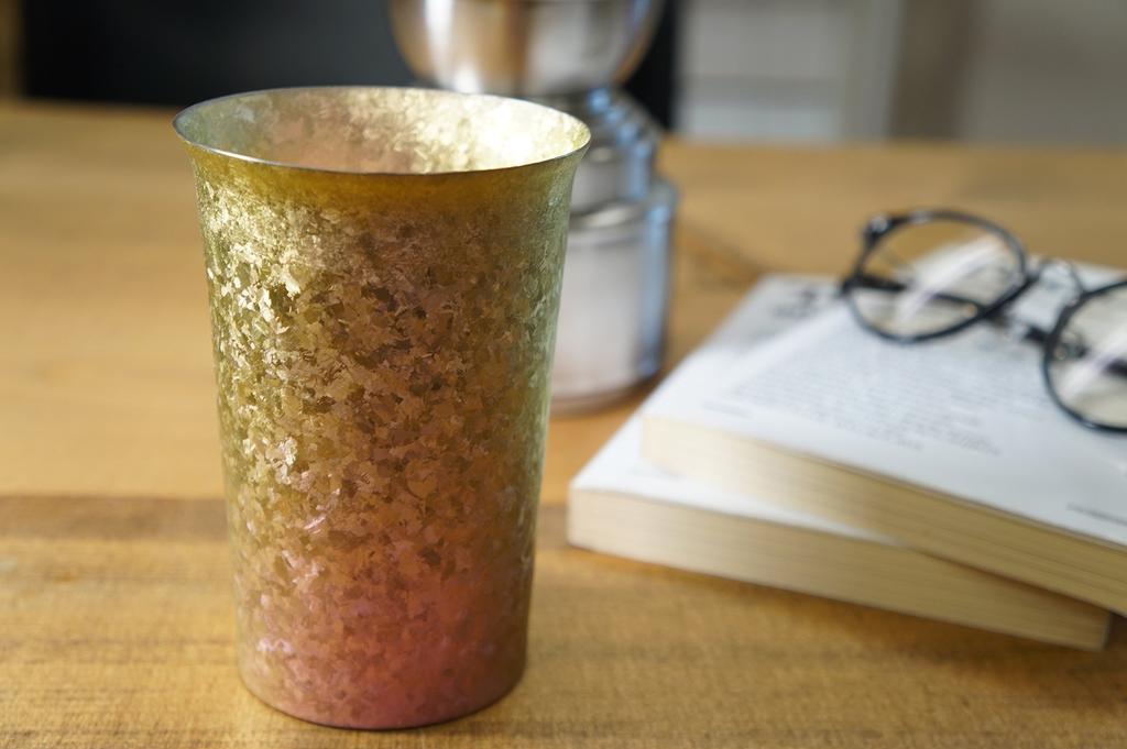 Kiln-made, double-walled titanium tumbler from Tsubame, Niigata Prefecture, 290cc, wide-mouth, gradient pink, T13KM300GP