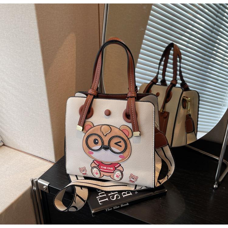 

Женская сумка-тоут большой вместимости 2025 новая летняя универсальная широкополосная сумка-мессенджер повседневная портативная школьная сумка