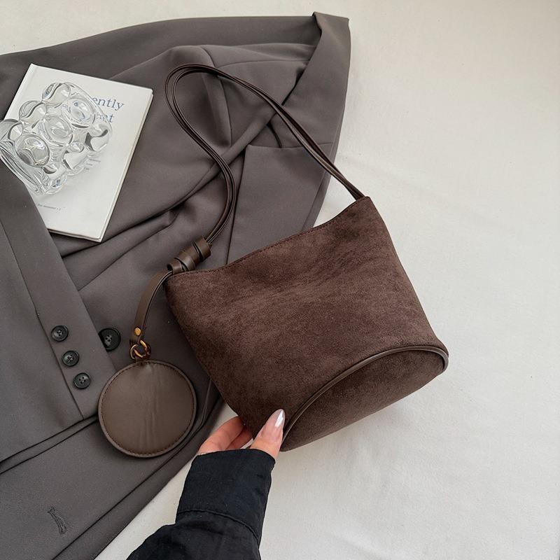 Fashion Autumn New Bucket Bag Women's Niche Shoulder Bag Retro Commuter Suede Handbag
