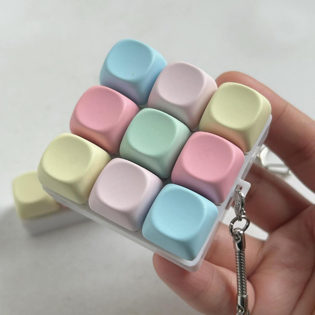 Svítící klávesa s přepínáním barev Fidget přívěsek na klíče hračka