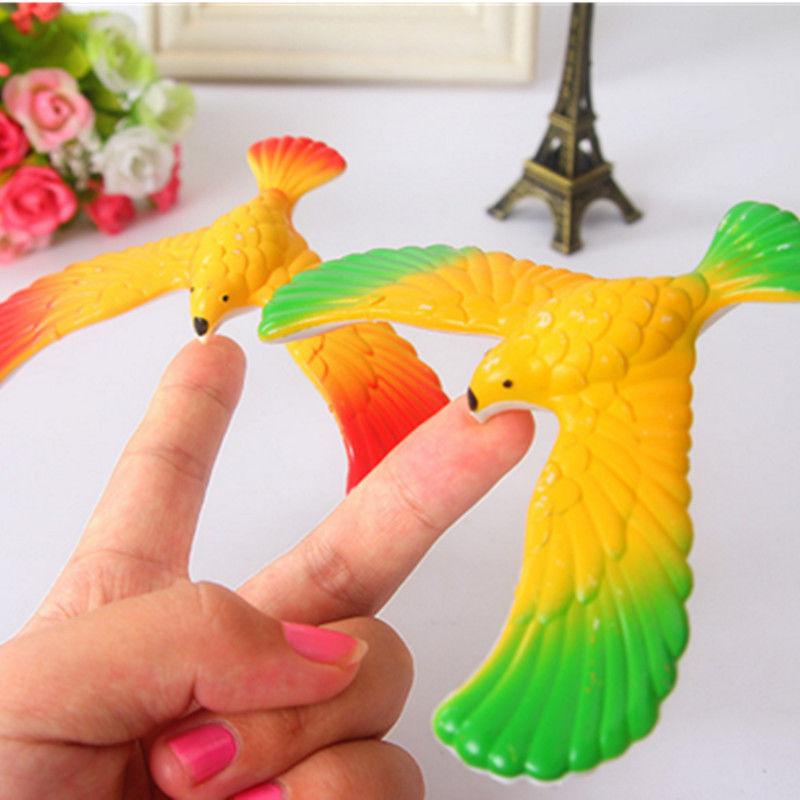 1/3/5PCS Funny Amazing Balancing Eagle With Pyramid Stand Magic Bird Desk Kids Toy Fun Learn Dropshipping