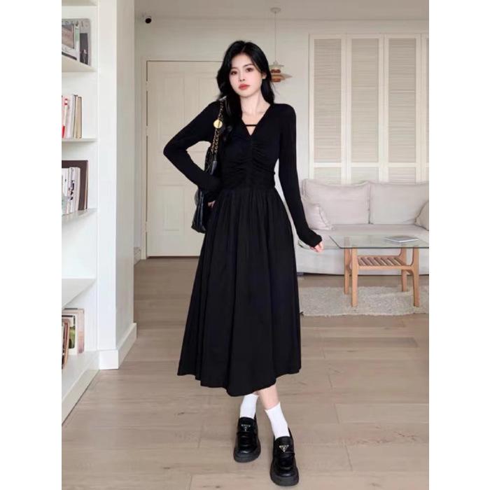 

Платье больших размеров на раннюю осень с высокой талией, V-образным вырезом, черное, А-силуэта - в корейском стиле Хепберн Large