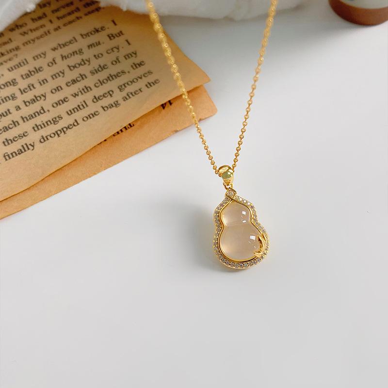 

Маленькое ожерелье из тыквы-косточки белого нефрита для женщин, легкое, роскошное и чувственное персонализированное модное ожерелье