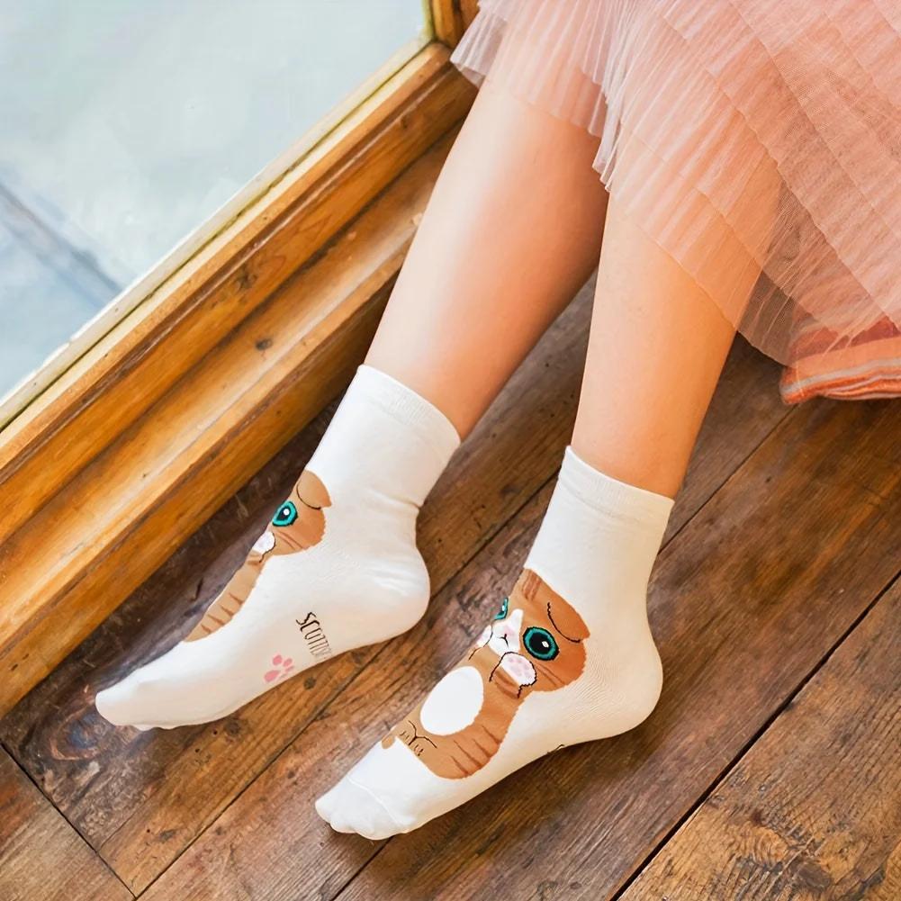 

5 pairs of women s cartoon cat printed socks can be machine washed, suitable for casual outdoor and indoor wear