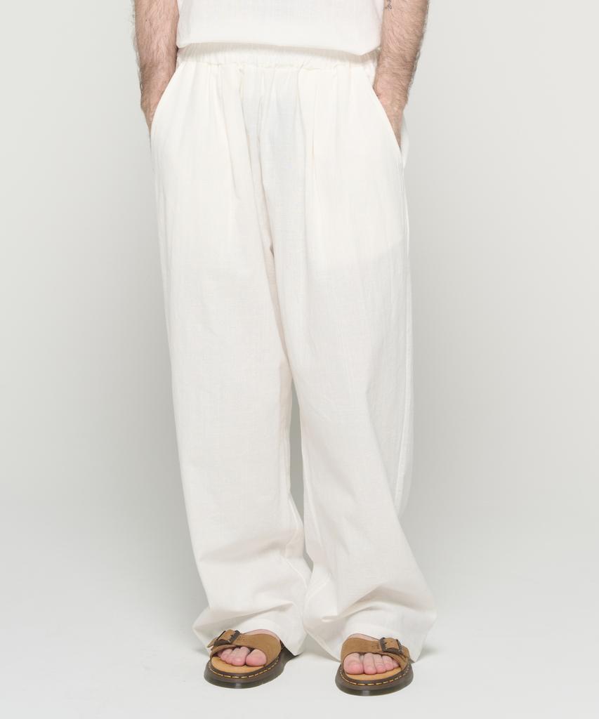 CARGOBROS Linen-Like Pintuck Wide Shorts (White)