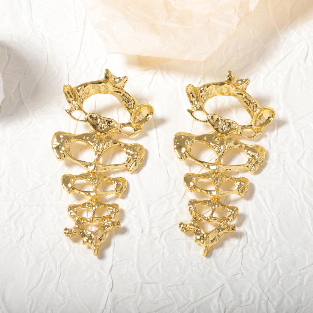 Retro trend, exaggerated and high-end design, bone-shaped hinge, versatile for daily wear earrings
