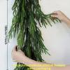 Sık Yeşil Dallı ve Kozalaklı Gerçekçi Norfolk Çamı Yapay Çelenk