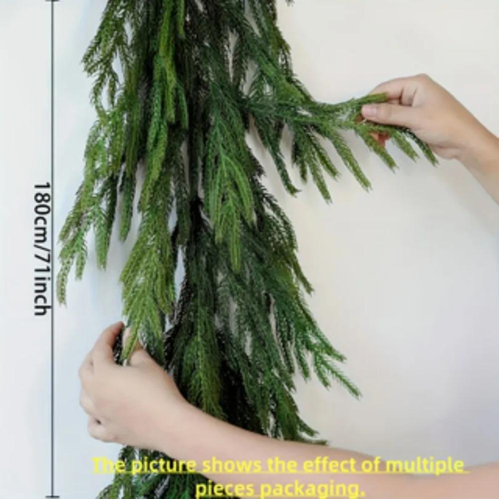 Realistischer Norfolk-Kiefer-Künstlicher Kranz mit dichten grünen Zweigen und Kiefernzapfen