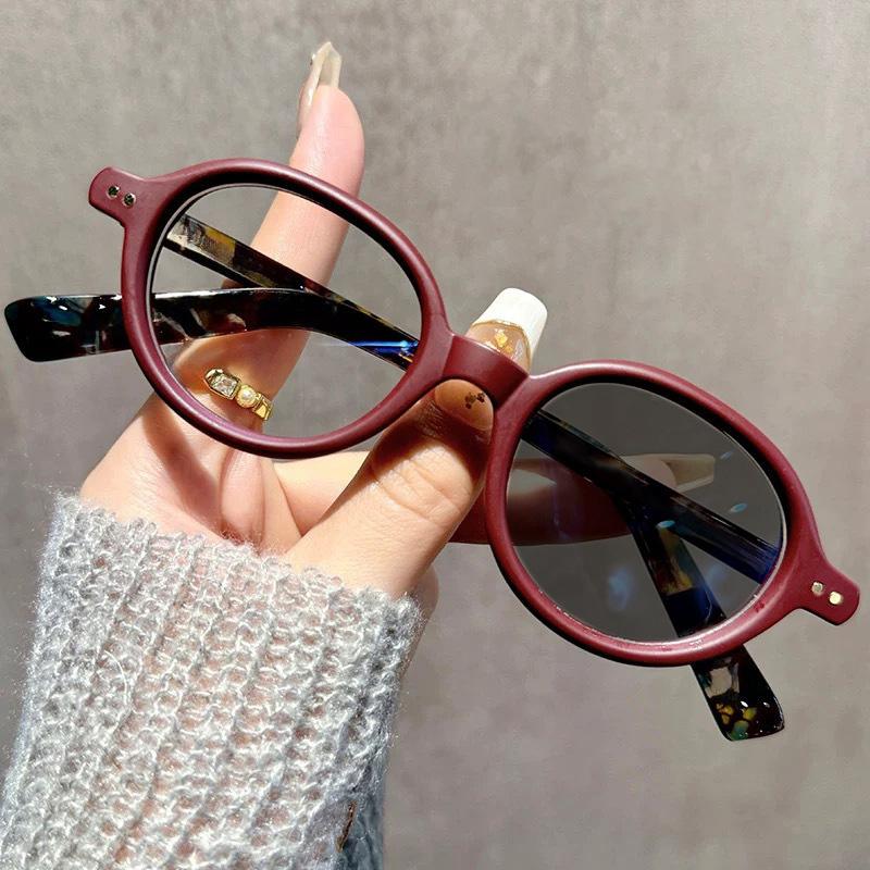 Retro Small Frame Presbyopia Photochromic Glasses Oval Frame Green Tortoiseshell Reading Glasses Anti Blue Light Eyewear
