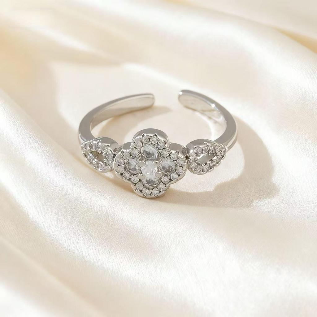 Hollow Rhombus Two-Tone Diamond-Studded Four-Leaf Clover Zirconia Ring for Women