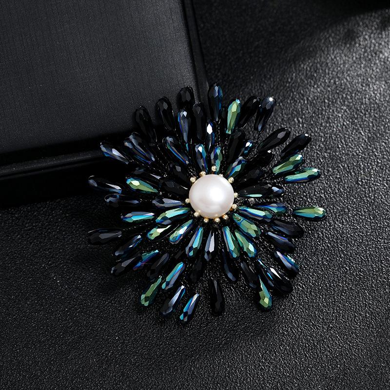 Premium Handgefertigte Kristall Schneeflocken Brosche Natürliche Süßwasserperle High-End Weiblichkeit Elegante Brosche Luxus Anstecknadel