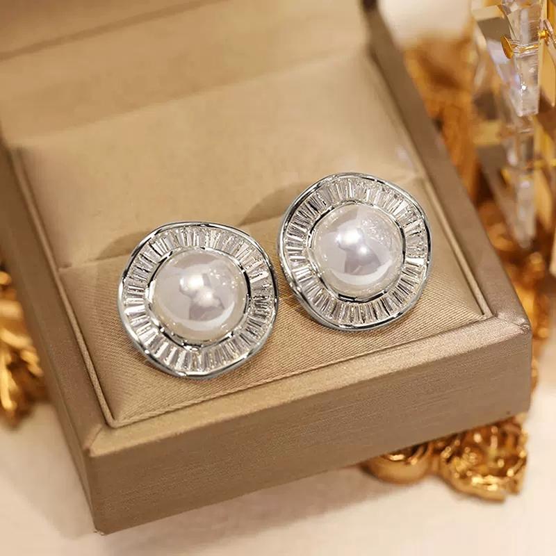 Irregular Round Shaped Simulated Pearl Stud Earrings Women Silver Color Modern Lady's Daily Wear Earrings Fashion Jewelry