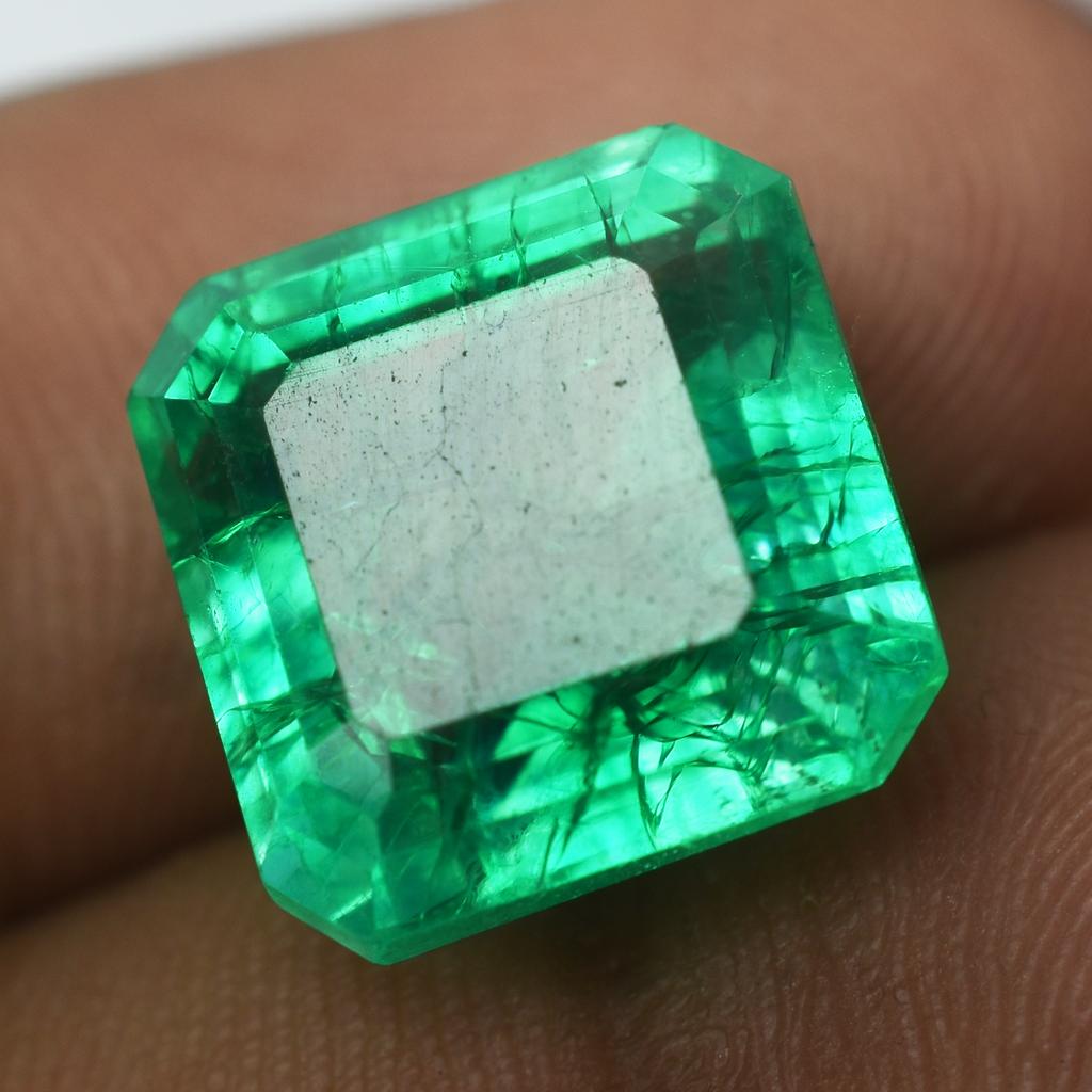 Natural Green Emerald Loose Gemstone 7.88 ct Emerald Cut for Jewelry Making and Gem Collections