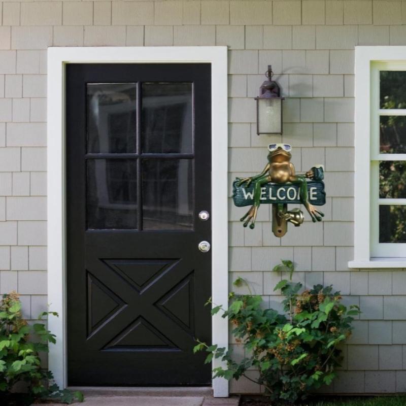 Decorative Door Hanger for Front Doors Porch Home Decorations Chill Frog Doorbells Cool Beer Frog Welcome Bells Gift Doorbells