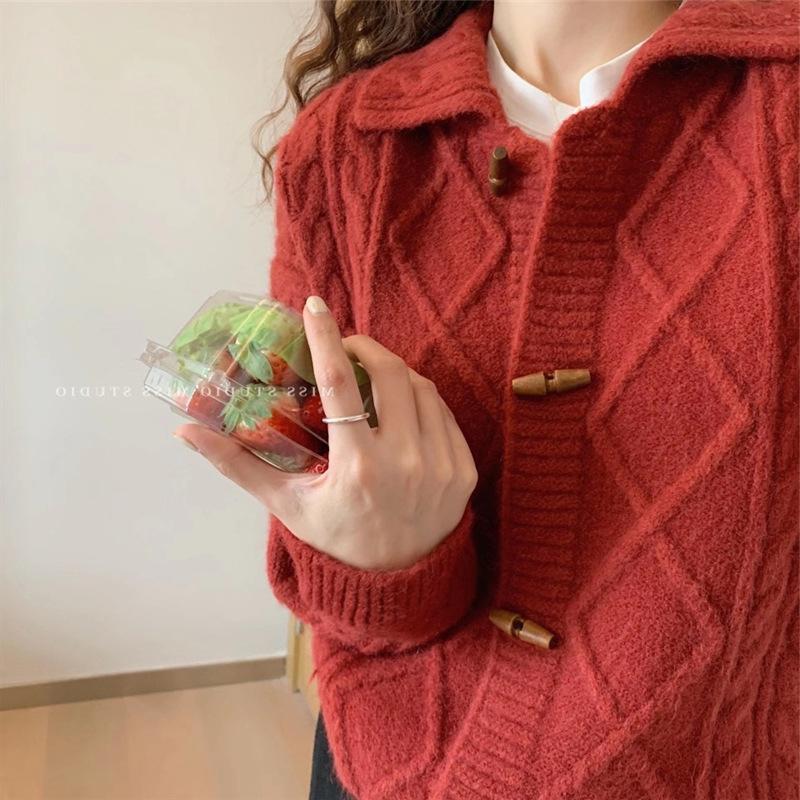 

Autumn and winter twist blue horn button sweater gentle literary retro knitted lapel sweater jacket college style 48-303 (average size) бордовый