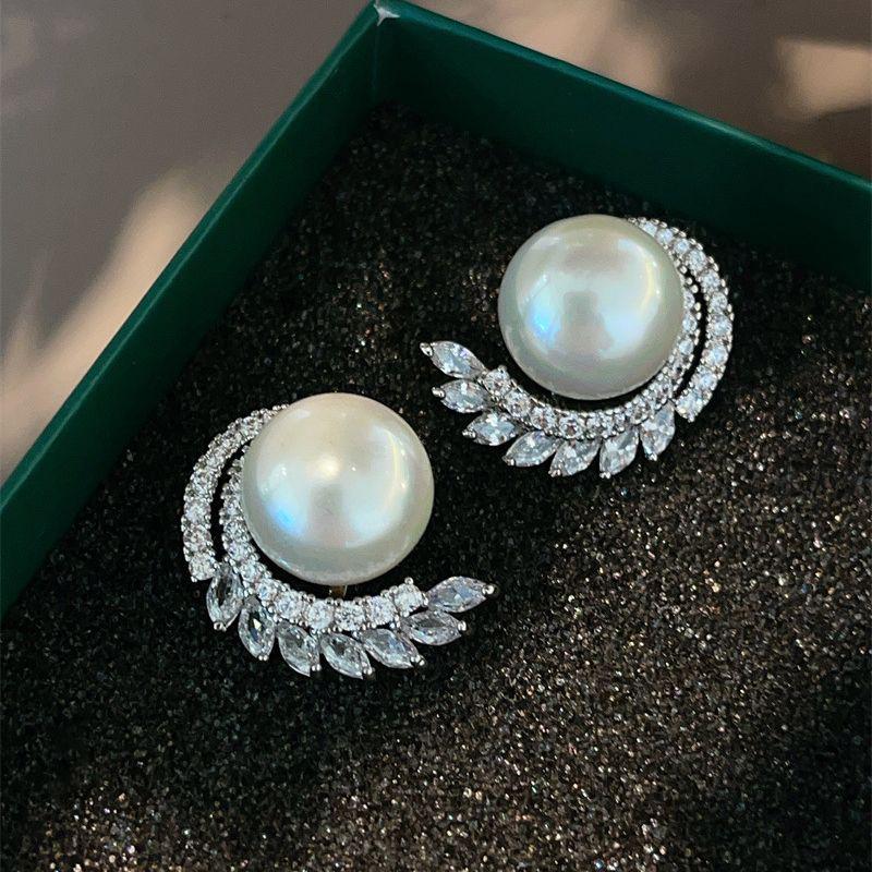 Simulated Pearl Shiny Zirconia Stud Earrings for Women Graceful Accessories for Engagement Elegant Jewelry for Wedding
